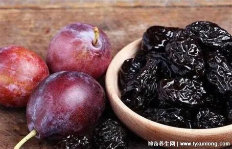 西梅一次最多吃几个合适,一天5个为宜(吃太多肯定会拉肚子)