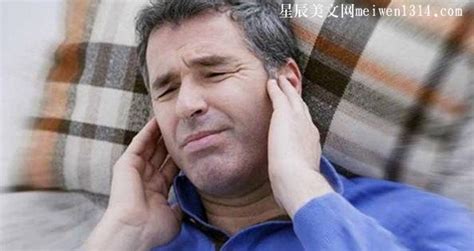 一个动作消除耳鸣的方法,反复拉扯耳尖耳垂就可以消除耳鸣
